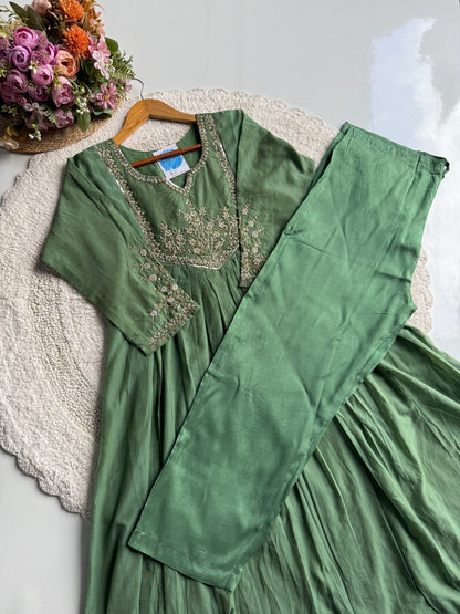 SHUBHRA MUL ✨