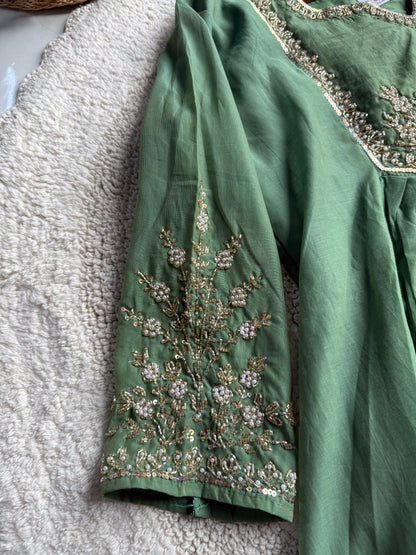 SHUBHRA MUL ✨